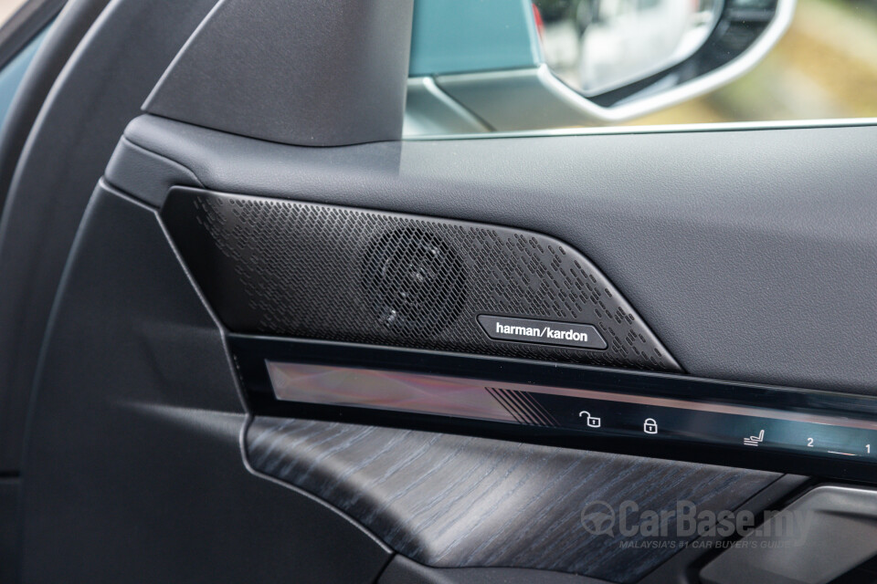 BMW 5 Series G60 (2024) Interior