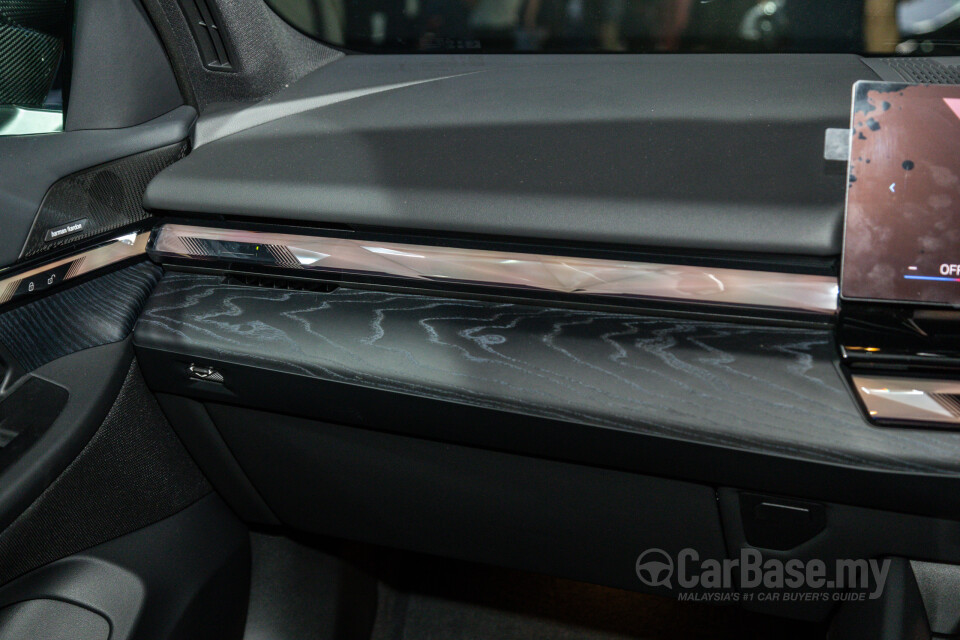 BMW 5 Series G60 (2024) Interior