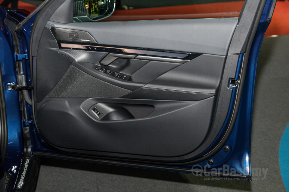 BMW 5 Series G60 (2024) Interior