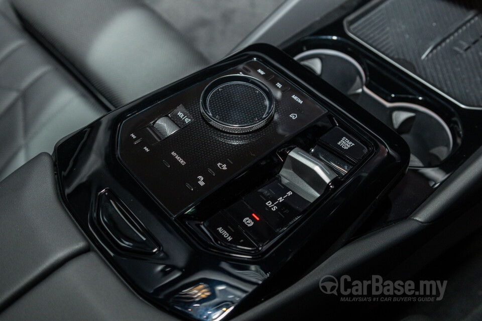 BMW 5 Series G60 (2024) Interior