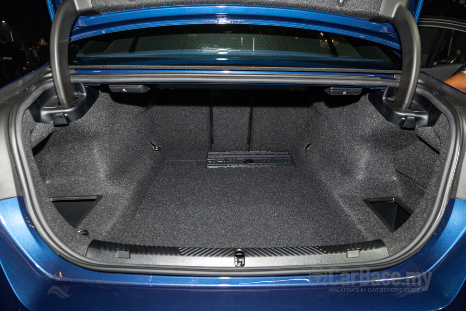 BMW 5 Series G60 (2024) Interior