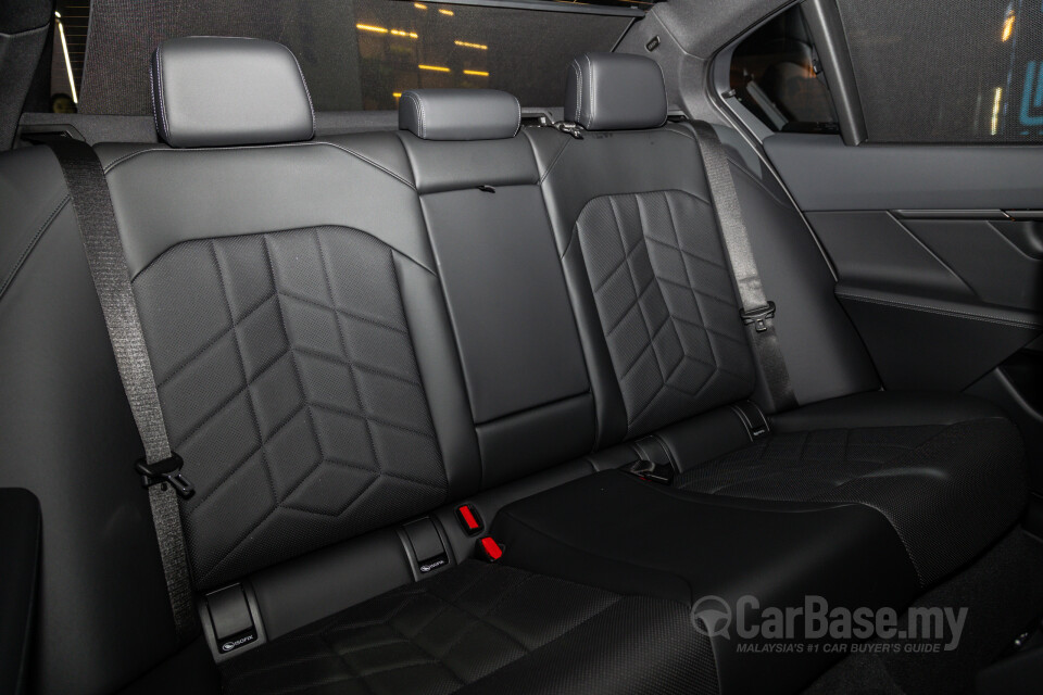 BMW 5 Series G60 (2024) Interior
