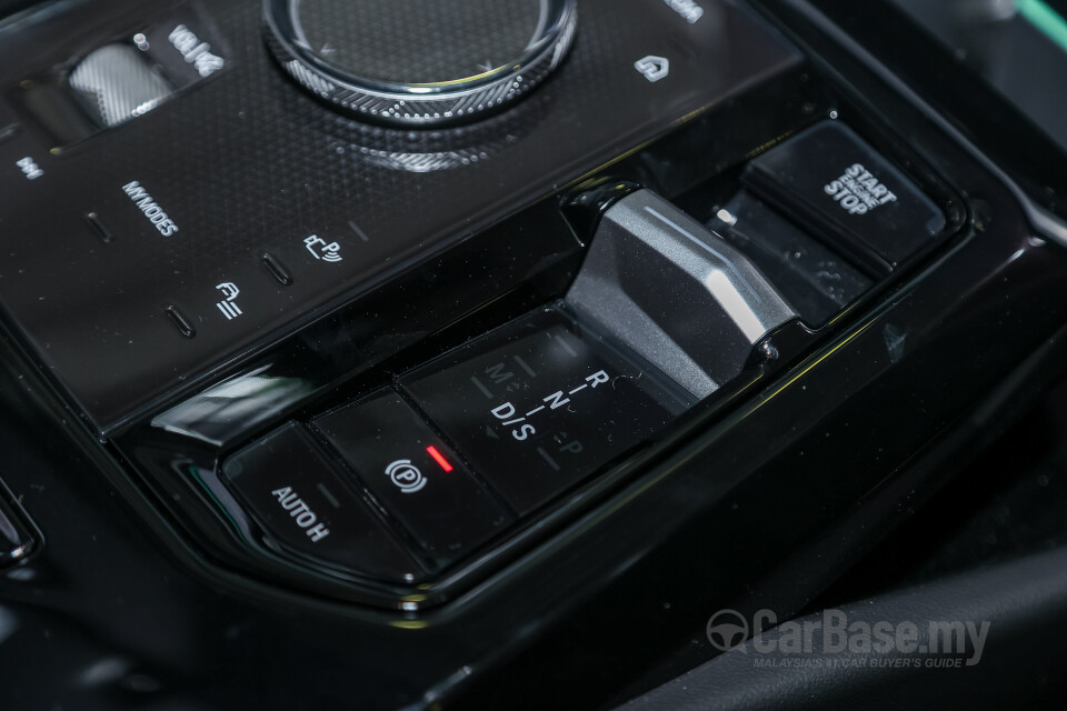 BMW 5 Series G60 (2024) Interior