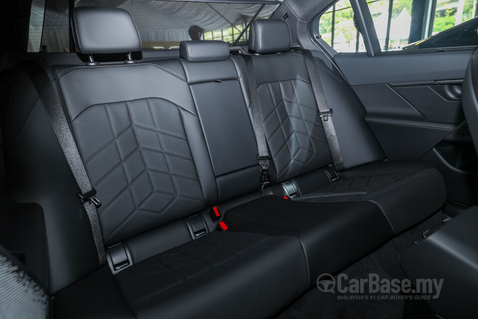 BMW 5 Series G60 (2024) Interior