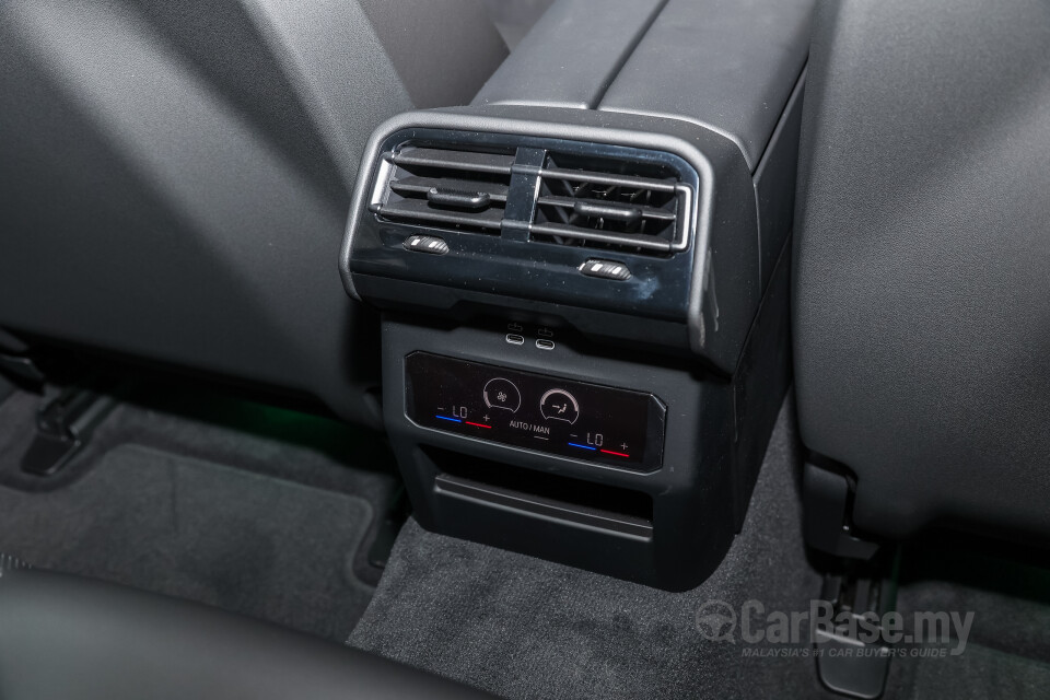 BMW 5 Series G60 (2024) Interior