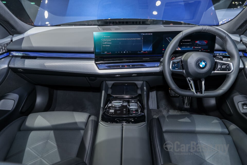 BMW 5 Series G60 (2024) Interior