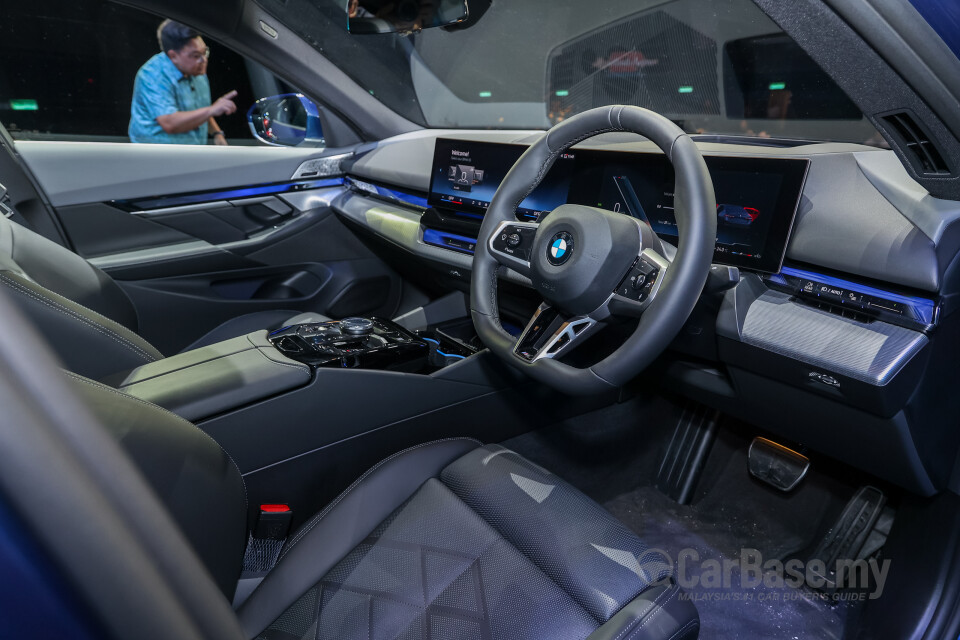 BMW 5 Series G60 (2024) Interior