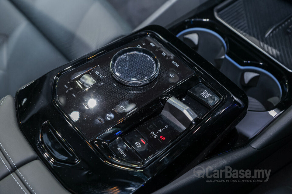 BMW 5 Series G60 (2024) Interior