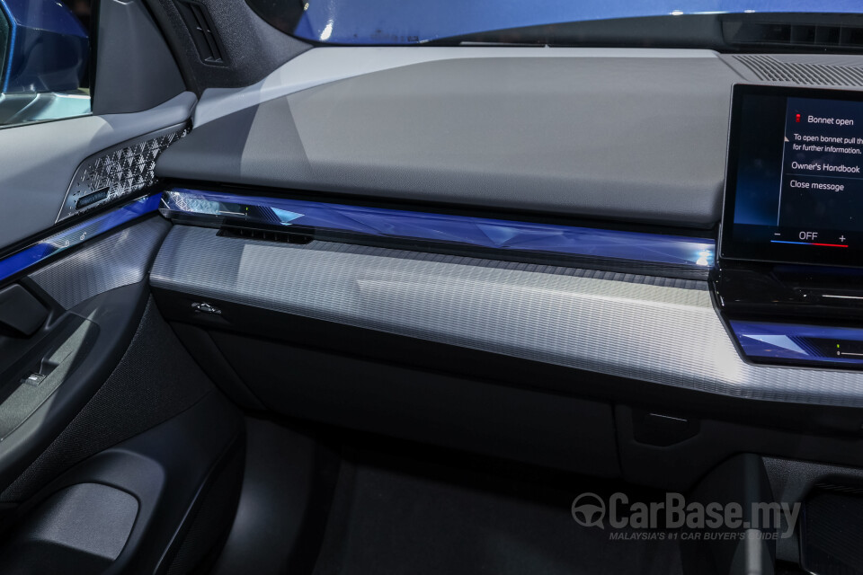 BMW 5 Series G60 (2024) Interior