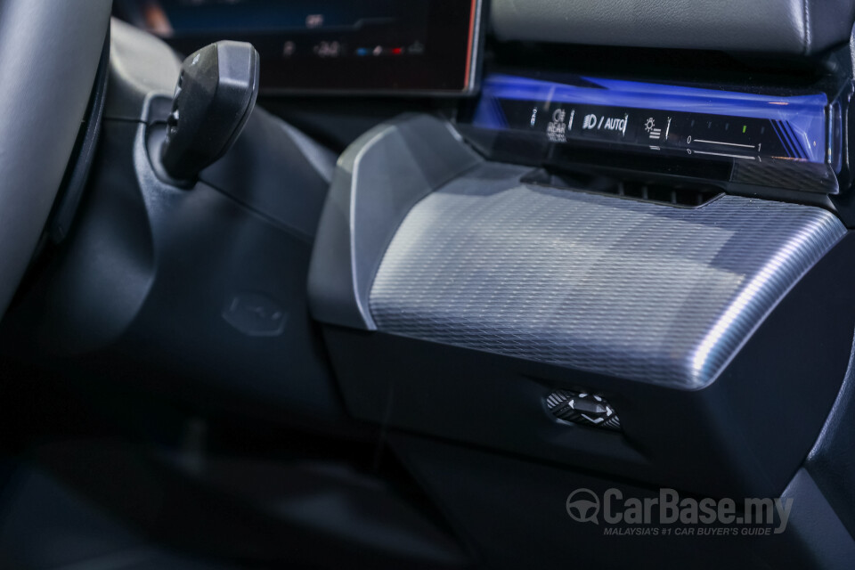 BMW 5 Series G60 (2024) Interior