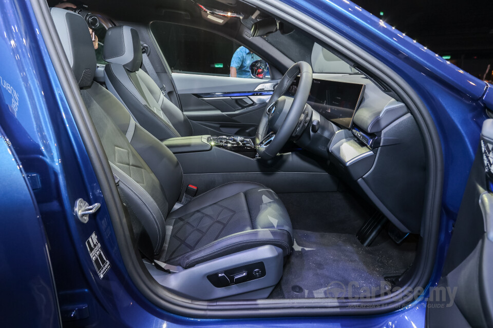 BMW 5 Series G60 (2024) Interior