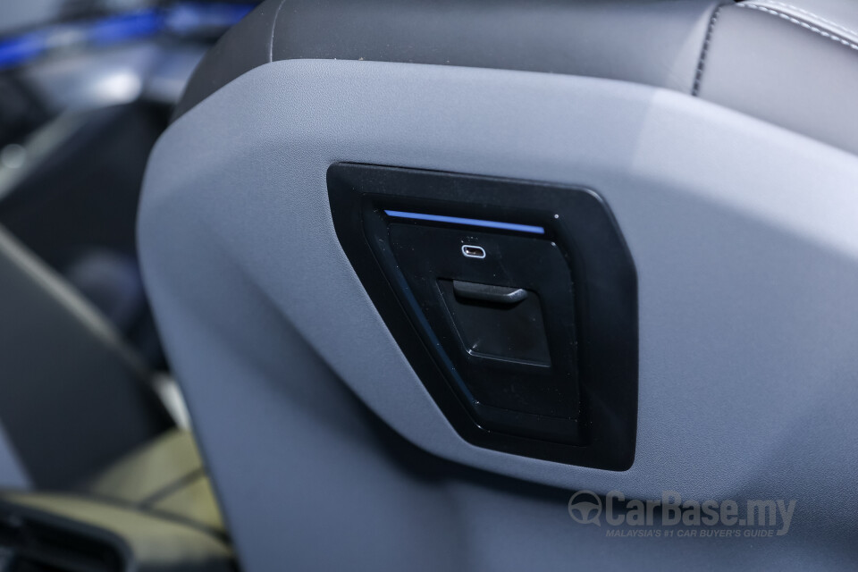 BMW 5 Series G60 (2024) Interior
