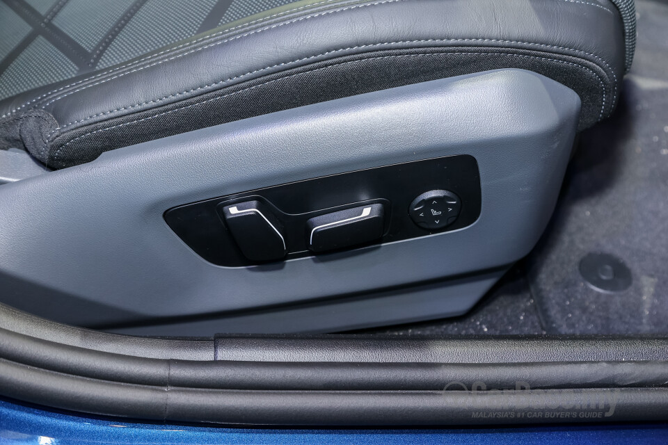 BMW 5 Series G60 (2024) Interior