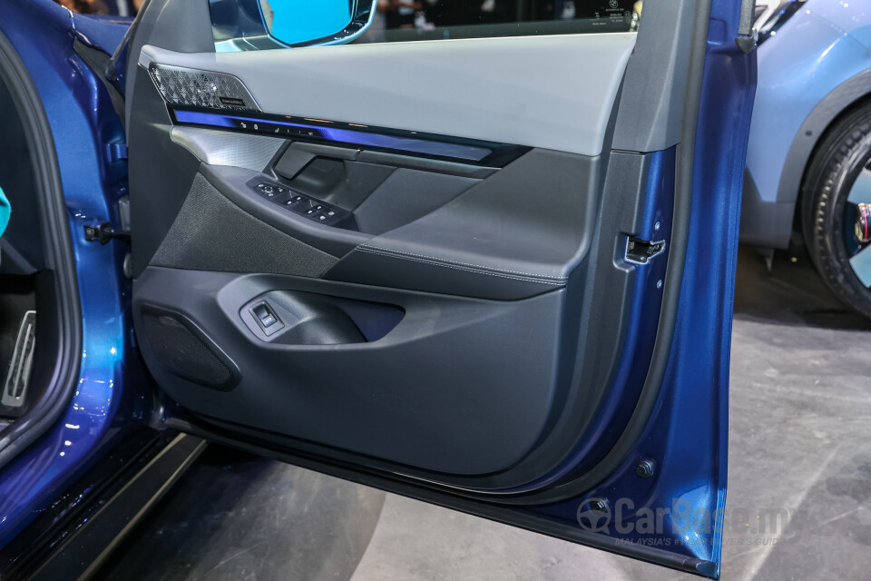 BMW 5 Series G60 (2024) Interior