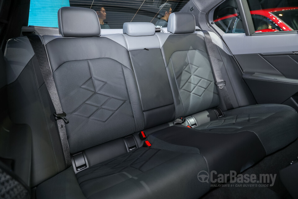 BMW 5 Series G60 (2024) Interior