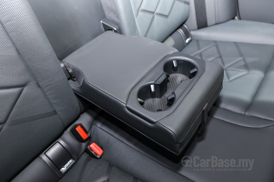 BMW 5 Series G60 (2024) Interior