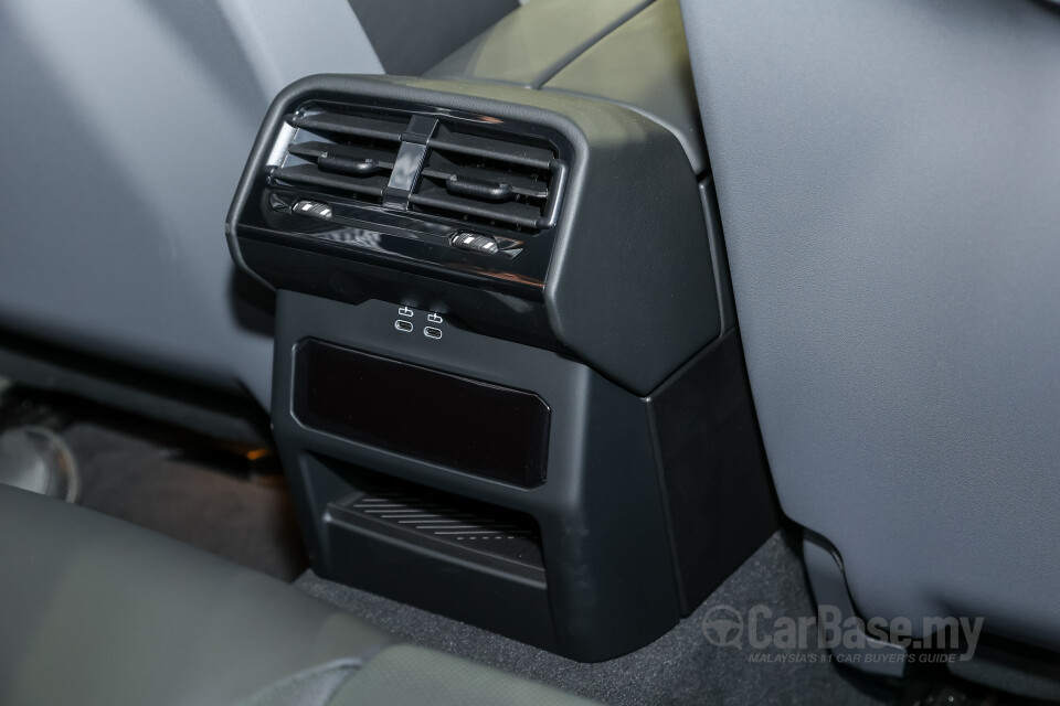 BMW 5 Series G60 (2024) Interior
