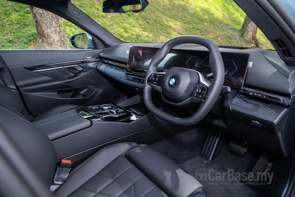 BMW 5 Series G60 (2024) Interior