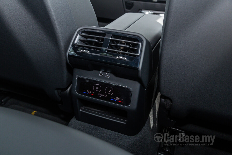 BMW 5 Series G60 (2024) Interior