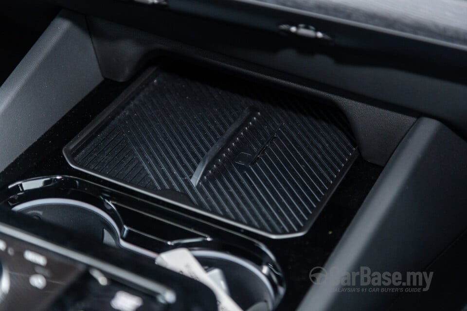 BMW 5 Series G60 (2024) Interior