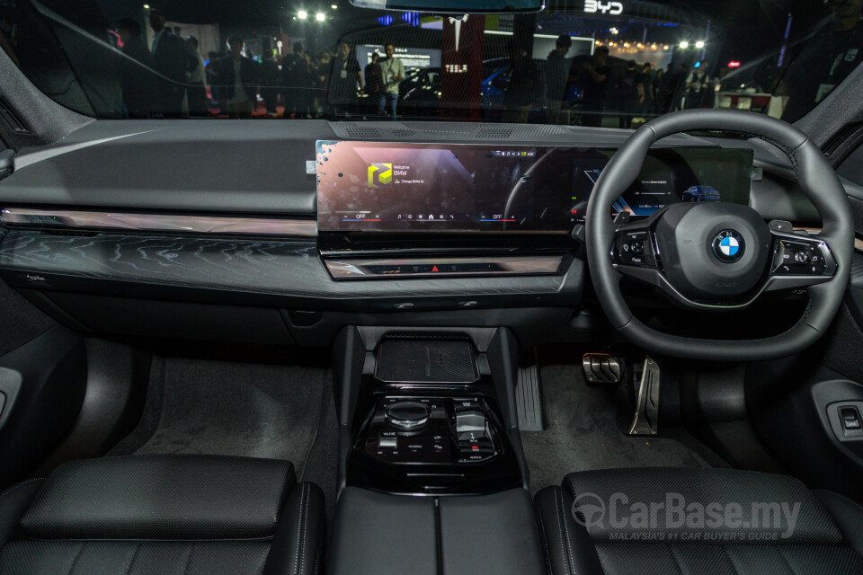 BMW 5 Series G60 (2024) Interior