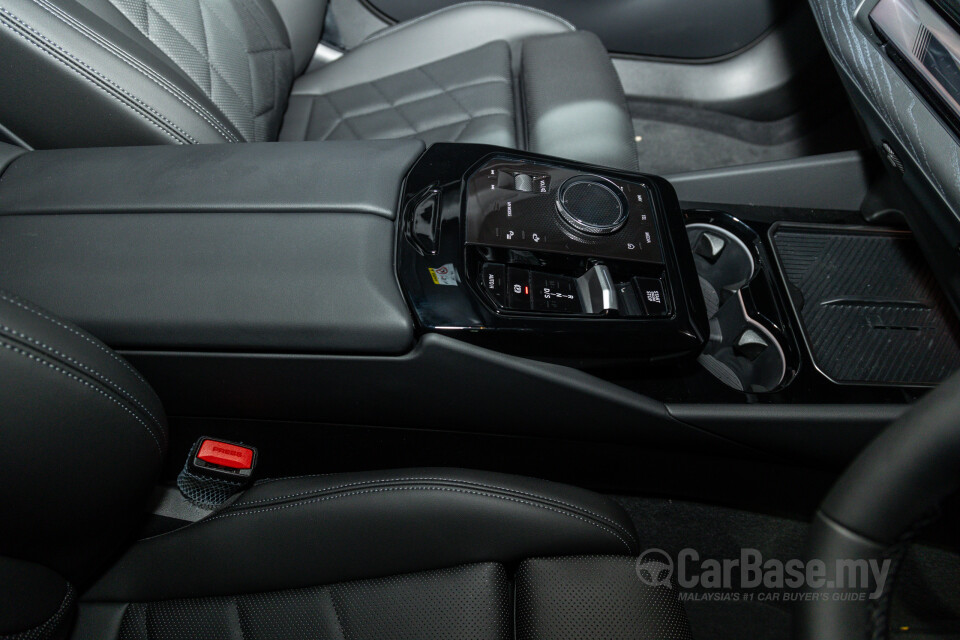 BMW 5 Series G60 (2024) Interior