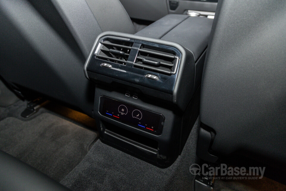 BMW 5 Series G60 (2024) Interior
