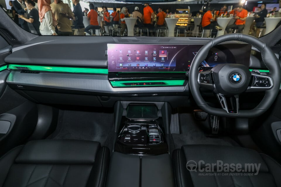BMW 5 Series G60 (2024) Interior