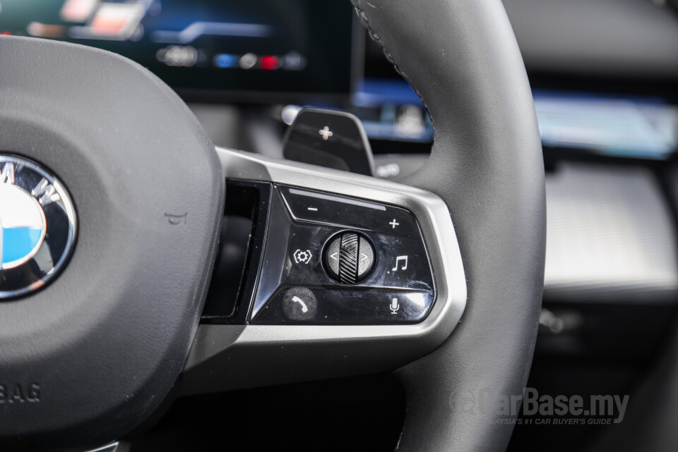BMW 5 Series G60 (2024) Interior