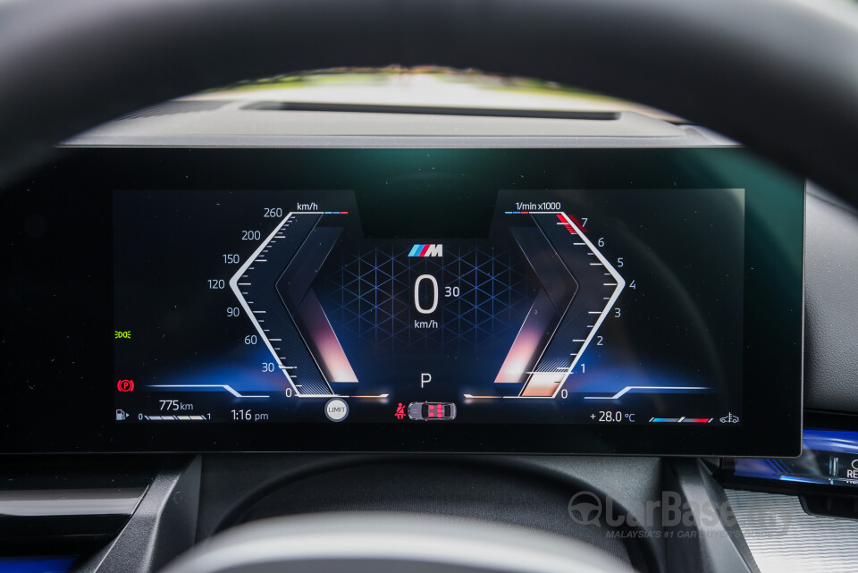 BMW 5 Series G60 (2024) Interior