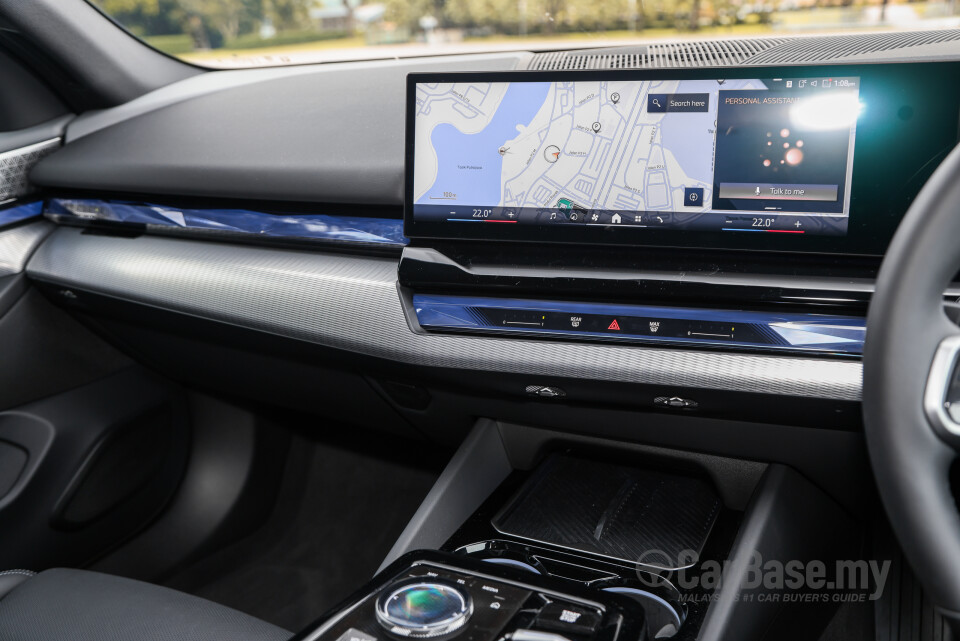 BMW 5 Series G60 (2024) Interior