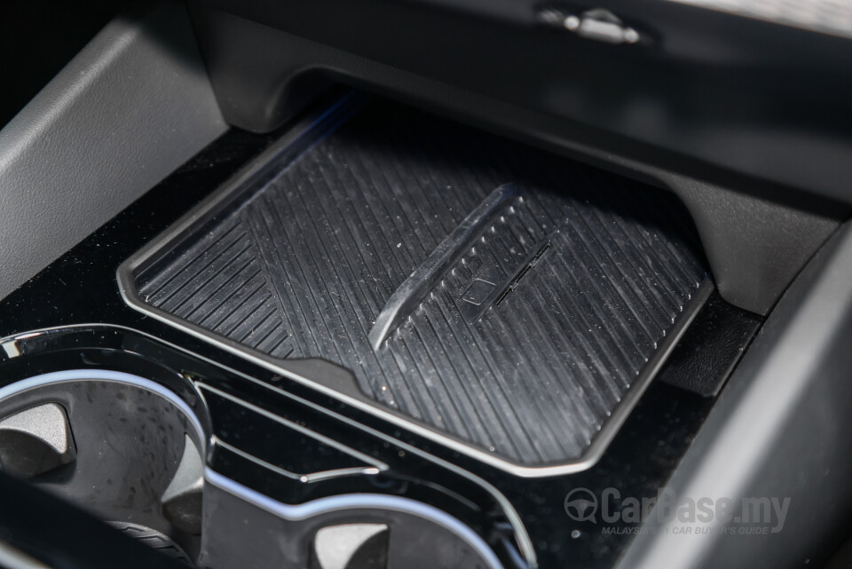 BMW 5 Series G60 (2024) Interior