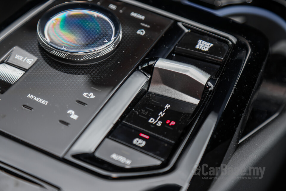 BMW 5 Series G60 (2024) Interior