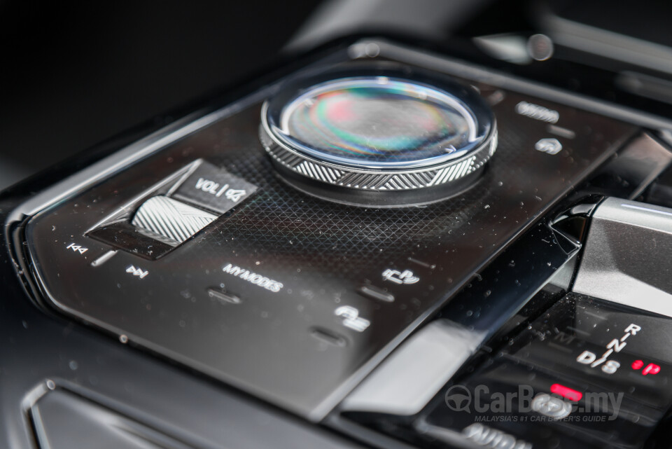 BMW 5 Series G60 (2024) Interior
