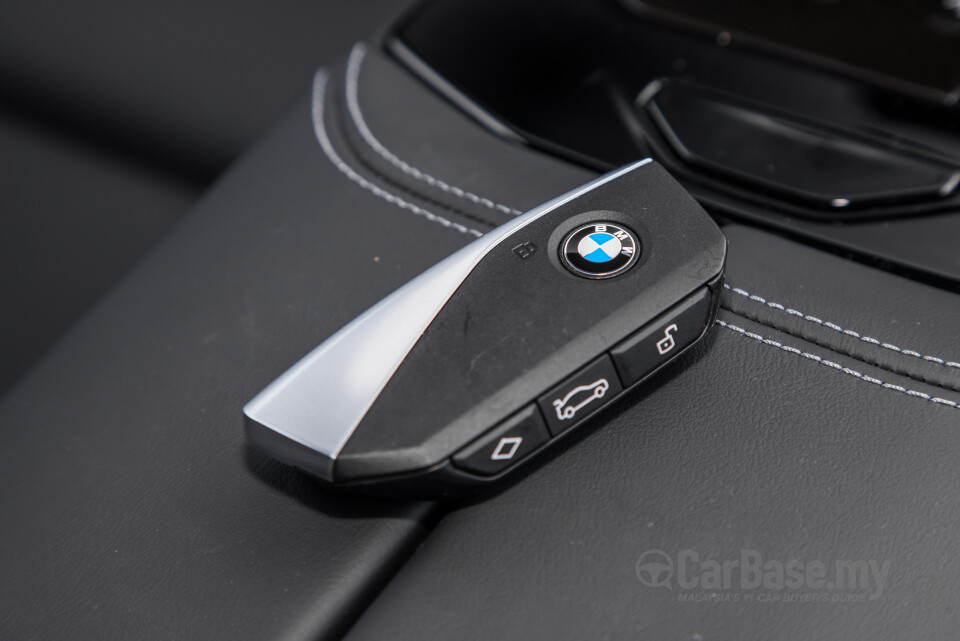 BMW 5 Series G60 (2024) Interior