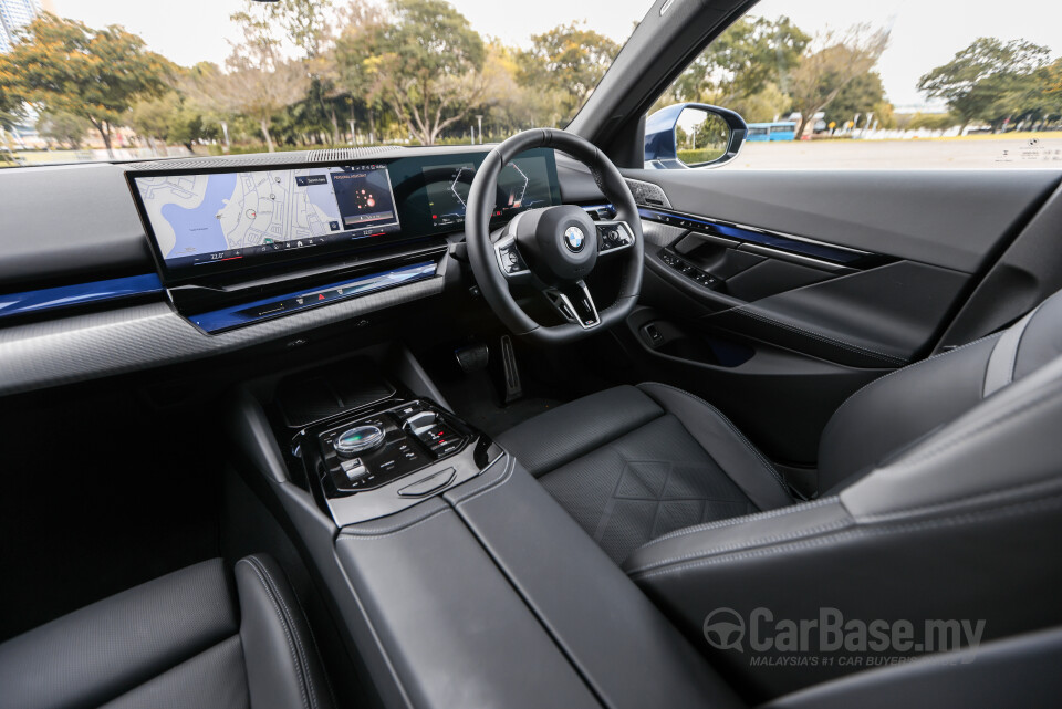 BMW 5 Series G60 (2024) Interior