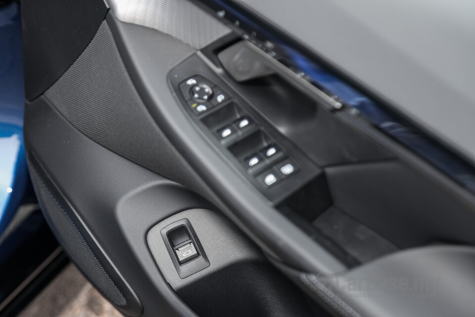 BMW 5 Series G60 (2024) Interior