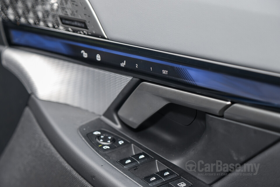 BMW 5 Series G60 (2024) Interior