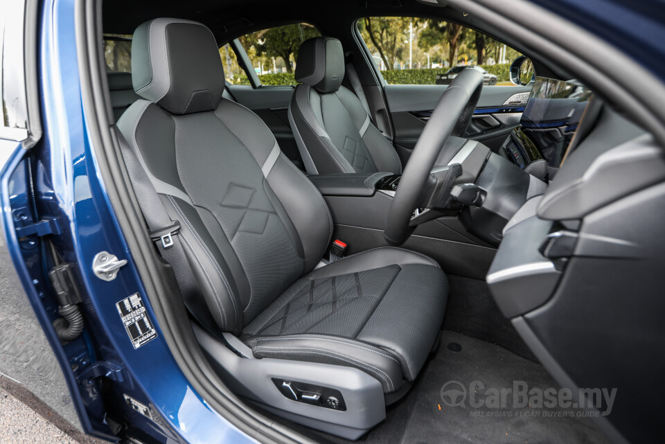 BMW 5 Series G60 (2024) Interior