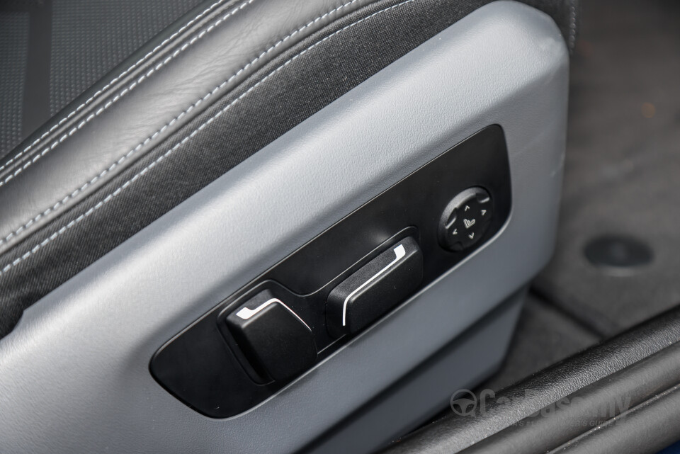 BMW 5 Series G60 (2024) Interior