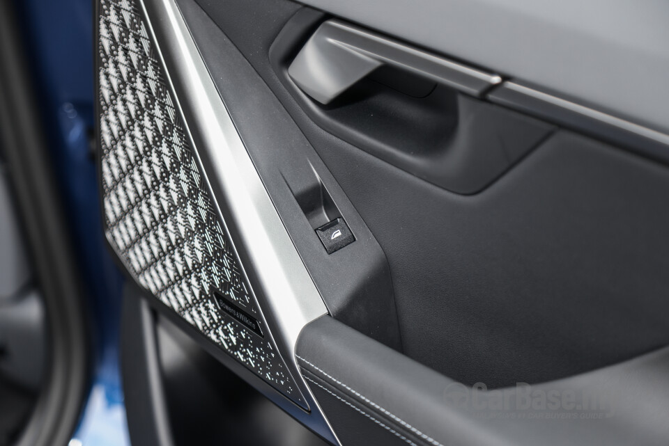 BMW 5 Series G60 (2024) Interior