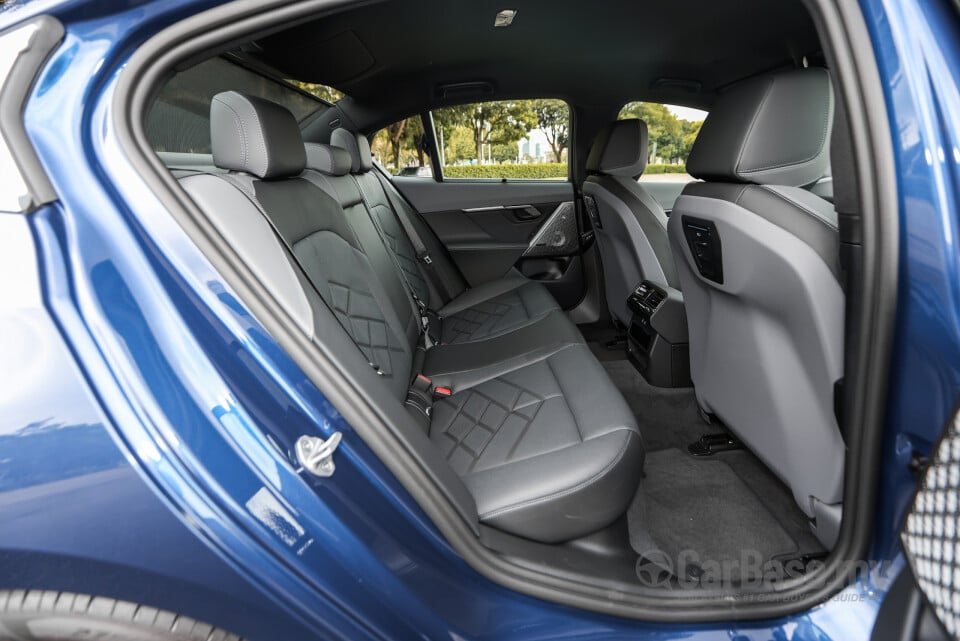 BMW 5 Series G60 (2024) Interior