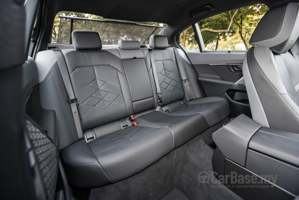 BMW 5 Series G60 (2024) Interior