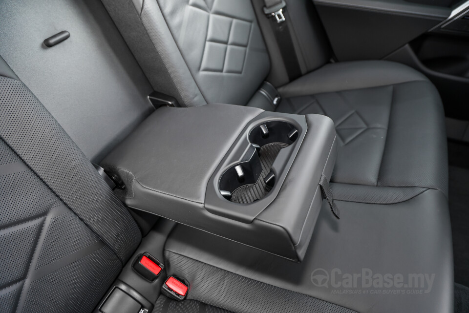 BMW 5 Series G60 (2024) Interior
