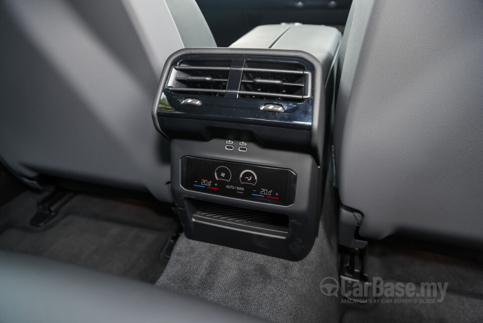 BMW 5 Series G60 (2024) Interior