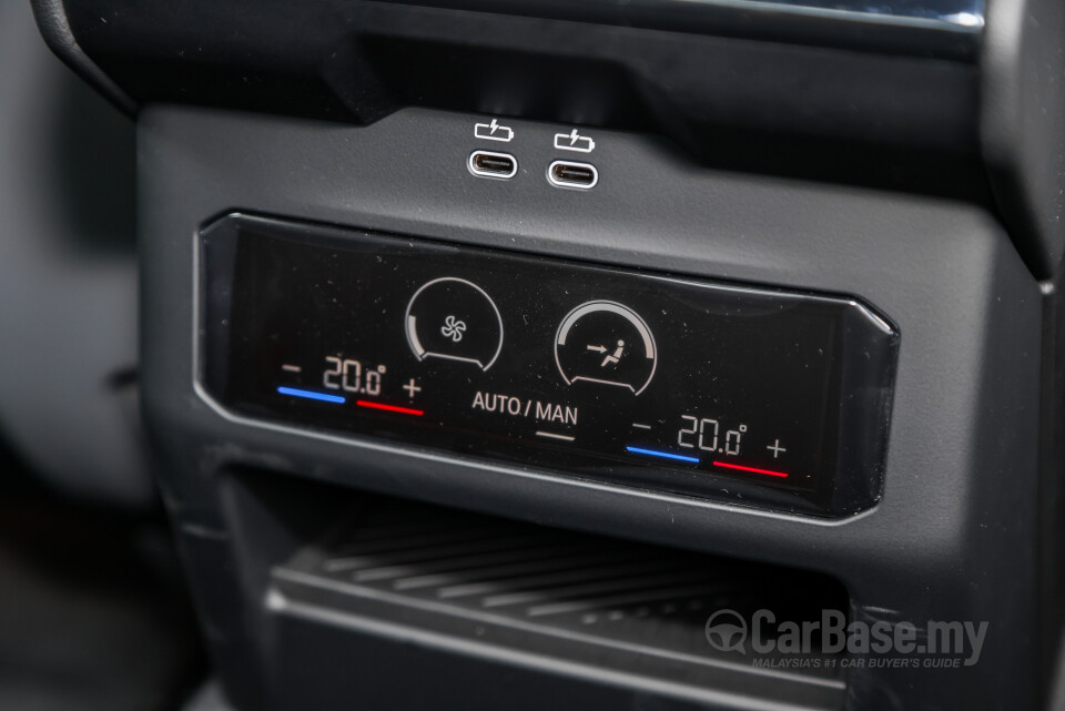 BMW 5 Series G60 (2024) Interior