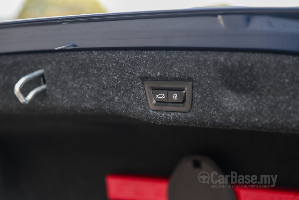 BMW 5 Series G60 (2024) Interior