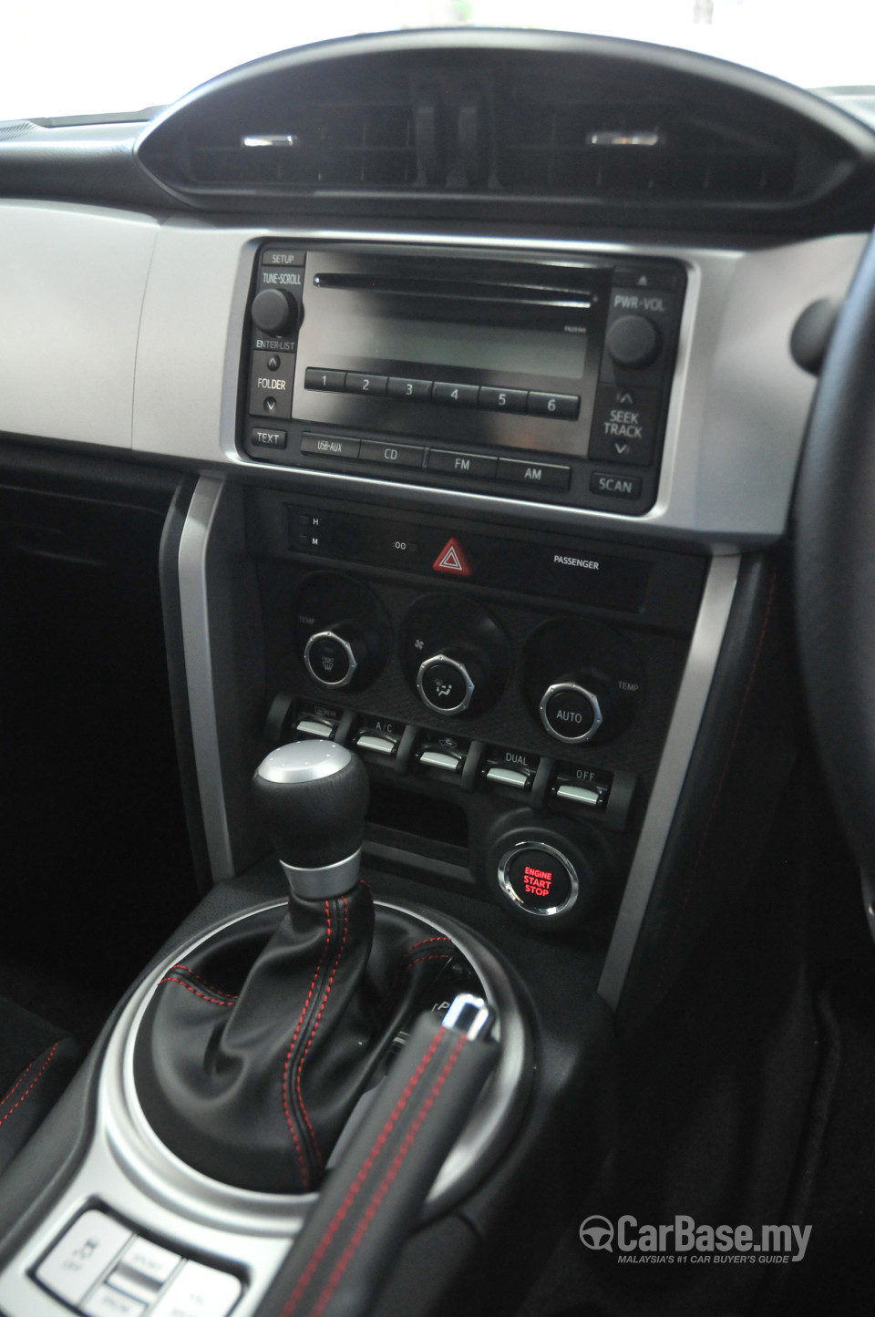 Subaru BRZ ZC6 (2013) Interior