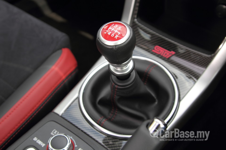 Subaru WRX GJ (2014) Interior