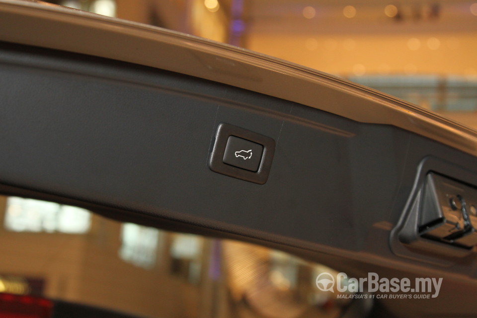 Subaru Outback BN (2015) Interior